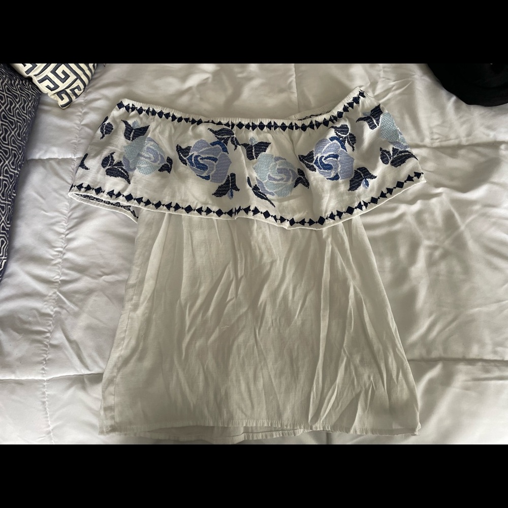 Francesca’s Off Shoulder Top Size Small